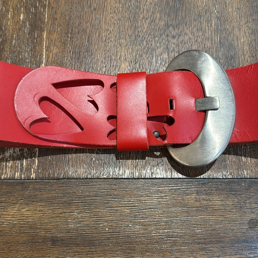 FRENCH VINTAGE Vibrant Red Leather Belt with Silver Oval Buckle - Picture 6 of 11